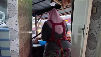 Voluptuous Indonesian Muslim Milf