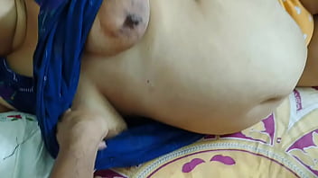 Sweaty Desi Bhabi Soniya’s Thick Ass Gets A Deep, Dirty Massage