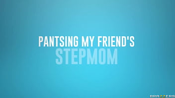 Unzipping My Buddy’s Stepmom – That Hollywood Booty Is Begging For It