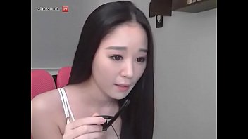 Korean Cam Girl’s Steamy Live Stream Show