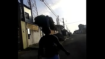 Lidi’s Seductive Strut