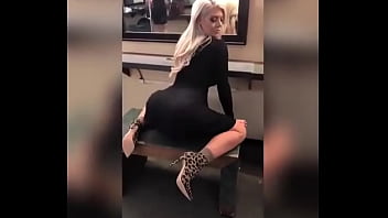 Voluptuous And Plump Rear Delights