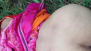 Desi Village Bhabhi Gets Wild With Her Lover Boy In An Outdoor Fucking Field Video