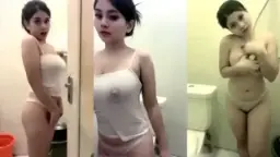 Basah-basahan Erotis Babyferosa Di Kamar Mandi