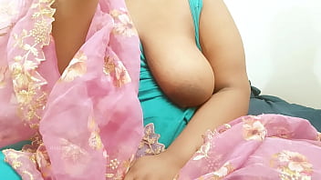 Sultry Indian Bhabhi’s Voluptuous Curves