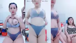 Miss Hikari Pamer Payudara Besar Yang Menggoda
