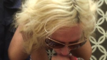 Kelley Cabbana’s Public Hotel Blowjob Spectacle