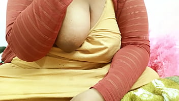 Desi Aunty’s Big Juicy Tits