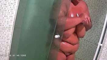 Hidden Camera: Stepmom’s Naughty Thick Body Caught Taking A Bath