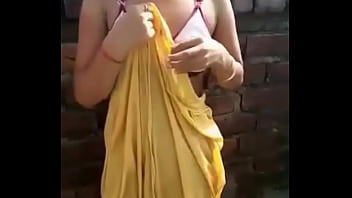 Desi Bhabhi’s Steamy Bath Time Footage