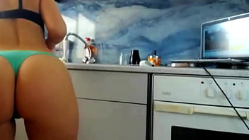 Naughty Amateur Babe Gets Wild On Live Cam