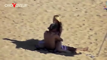Risky Beachside Fuck: Teen Couple’s Public Voyeur Show
