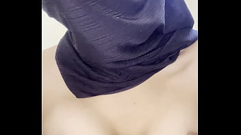 Arab Beauty Unveiled: A Busty Hijabi’s Seductive Allure