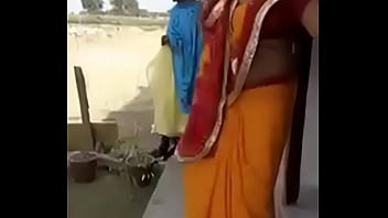 Hot Desi Housewife’s Seductive Moves