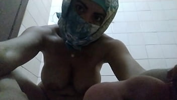 Arab Milf In Hijab Flaunts Her Feet, Creams Her Soles, And Squirts On Her Toes In Iran
