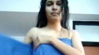 Gadis Asrama Wanita India Meghana Tampilkan Tarian Telanjang Menggoda