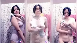 Tayangan Langsung Mango Live: Miss Vie Mandi Telanjang