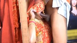 Video Panas Desi: Sasur Menggoda Bahu Di Malam Pengantinnya