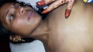 Gadis India Dengan Henna, Ranum Dan Menggoda