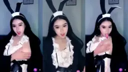 Helena Menggoda Ujung Payudaranya Dengan Lidah Yang Bergairah