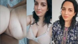 Ibu Malam Delhi Merekam Video Panas Bugil, Memamerkan Payudara Dan Memeknya