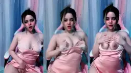 Vanya Mengguncang Puncak Kembar Yang Mulus Menggoda