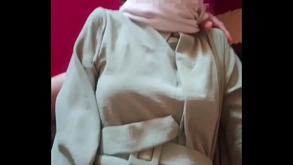 Hijab-wearing Stepsister Gets Fucked During Eid Celebration