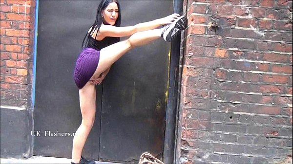 Amateur Hottie Carmels Gets Off In Public And Flashes Her Goods For A Daring Outdoor Show