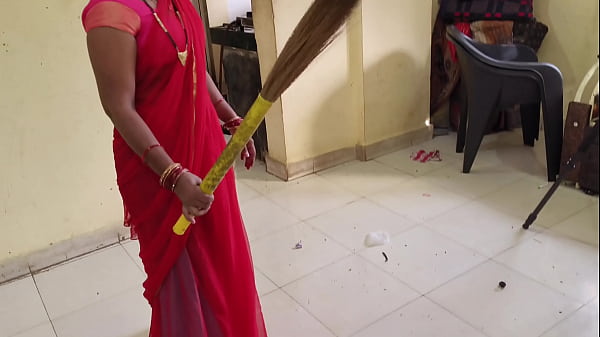 Desi Bhabhi Gets Railed By Her Boss While Pretending To Clean