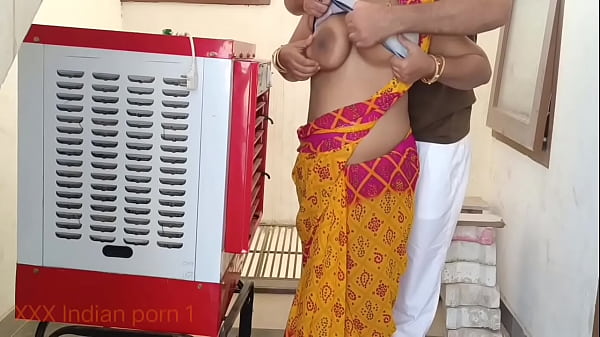 Indian Repairman’s Steamy Xxx Encounter In Hindi