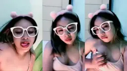 Gadis Seksi Menggoda Dengan Payudara Montoknya