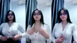 Gaun Ketat Julia Lea Yang Menggoda Dan Menonjolkan Lekuk Tubuhnya