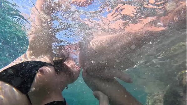 Submerged Seduction: A Steamy Encounter With A Voluptuous Mature Woman