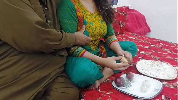 Helping My Stepmom Chop Veggies Before Pounding Her Cheating Ass – Hindi Audio