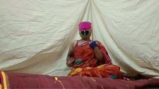 Desi Aunty Strips Naked, Clothes Wide Open