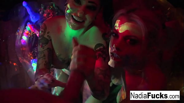 Glowing Goddesses Nadia White And Ophelia Worship A Radiant Rod