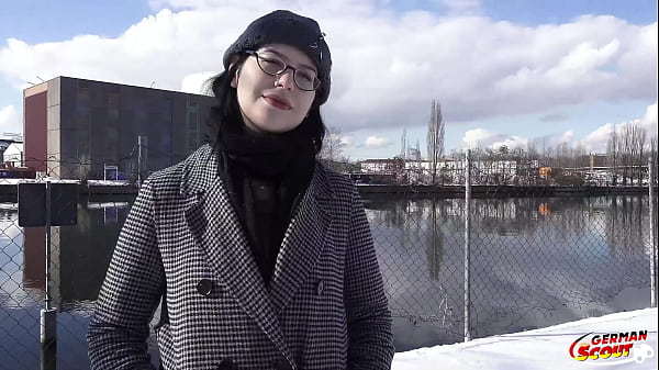 German Brunette Pawg In Glasses: Melli Venom’s Berlin Audition Fuck