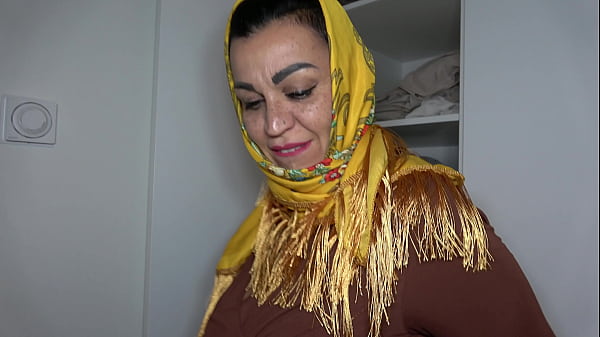 Arab Stepmom’s Massive Ass In Hijab Gets Pounded