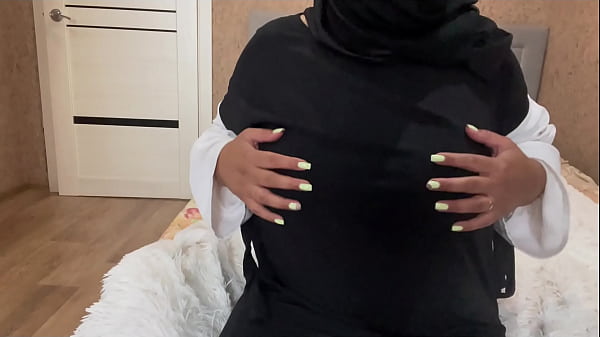Arab Cougar Jasmine Bares All With No Panties