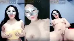 Jena Yasmin Tampil Langsung Remas Payudara Menggoda