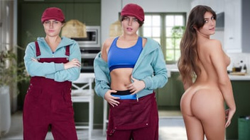 Selina, Baju Longgarmu Basah Kuyup, Apa Yang Kau Sembunyikan Di Baliknya?