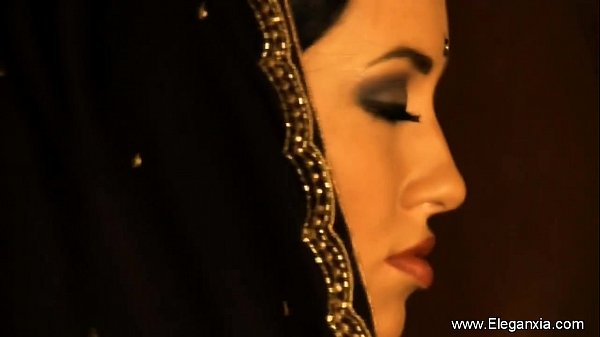 Sultry Brunette Bollywood Vixen Moves