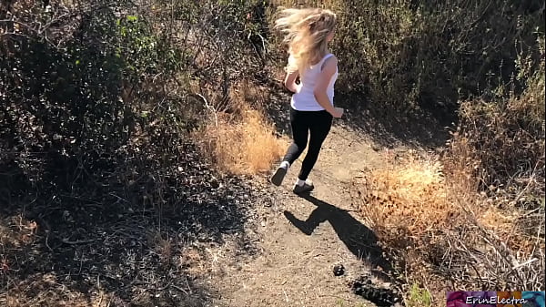 Outdoor Fitness Fuck: Blonde Bombshell Takes A Personal Trainer’s Load