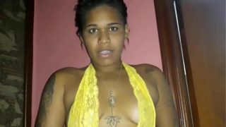 Na Casa De Swing De Madureira, A Safada Se Entrega A Carícias Ardentes Enquanto O Corno Grava Tudo