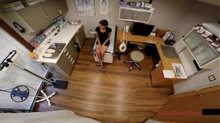 Compulsory Coed Checkup: Petite Pupil’s Perky Peepers Probed By Physician Tampa – Yesenia’s Erotic Exam – Tampa University Physical Part 1 Of 7 – Girlsgonegyno Reup