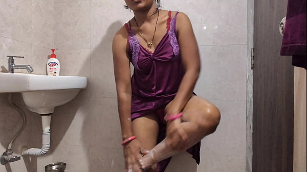 Desi Girl Fingering Her Wet Pussy