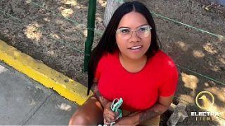 Voluptuous Venezuelan Caught In Shady Dealings By Lima’s Limp-dick Cops On The Street