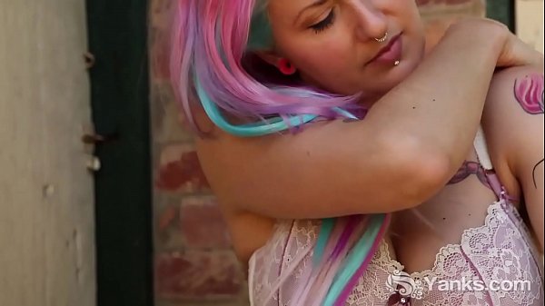 Sultry Zahra Stardust’s Wild Outdoor Ecstasy