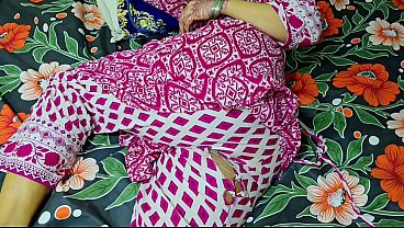 Step Mom Ki Tight Jeans Phaad Di Aur Step Son Ne Uski Geeli Phudi Mardi, Full Round Ass Utha Ke