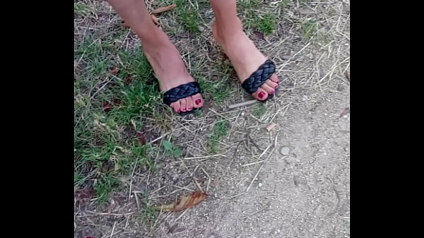 Sultry Arab Temptress Flaunts Her Alluring Toes And Seductive Heels